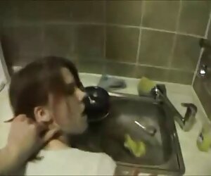 Thủ sex hd gái xinh dâm với bao phủ bằng một bà mẹ